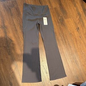NWT Gray Leggings with Pockets Medium M